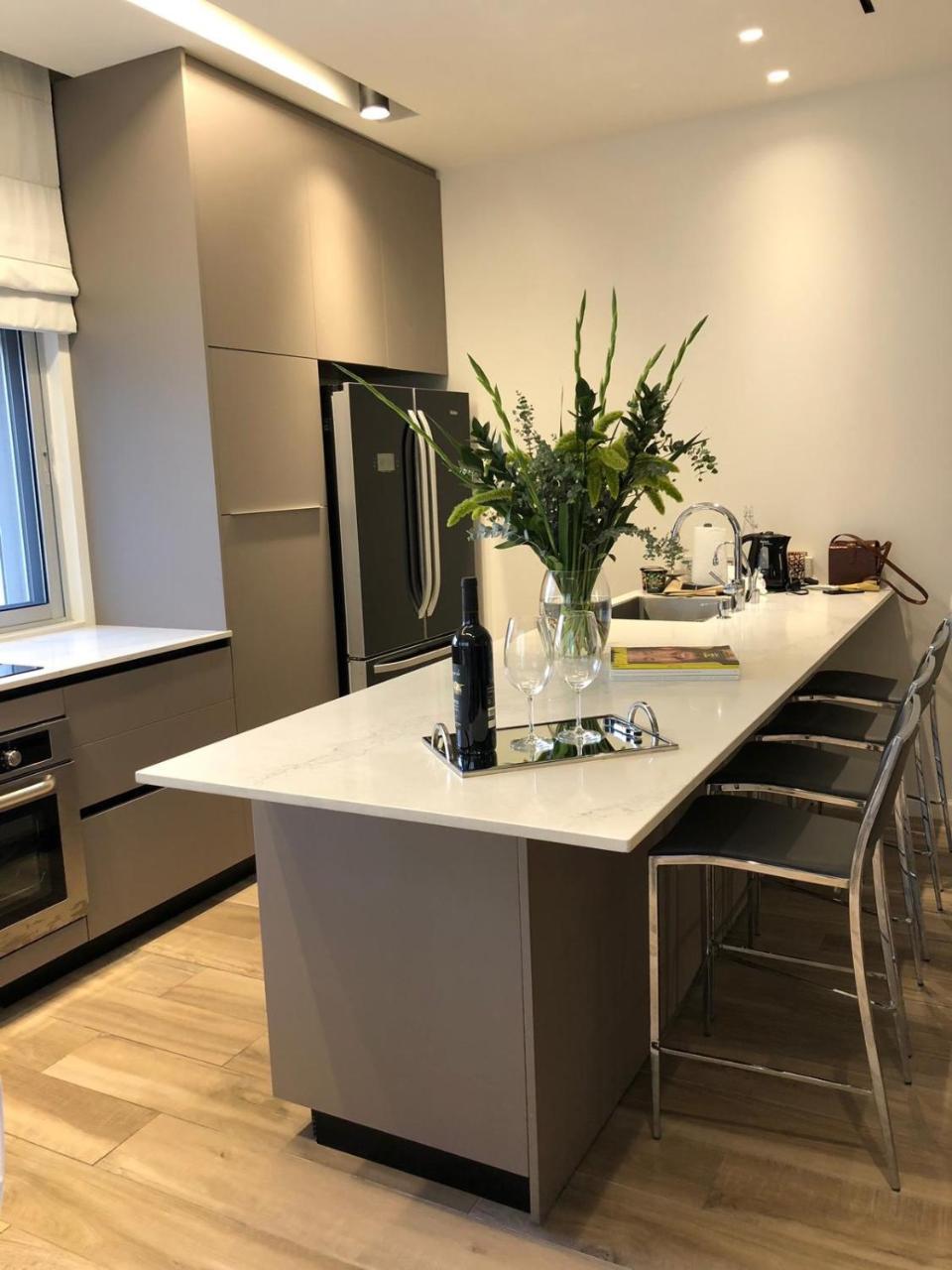 K Suites Tlv By The Beach เทลอาวีฟ ภายนอก รูปภาพ