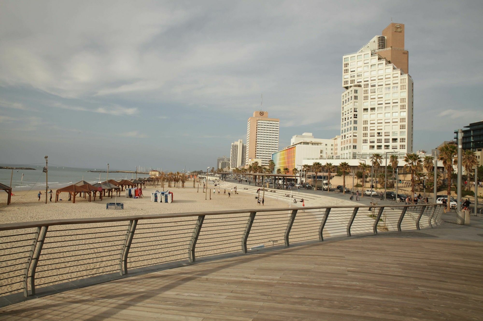 K Suites Tlv By The Beach เทลอาวีฟ ภายนอก รูปภาพ