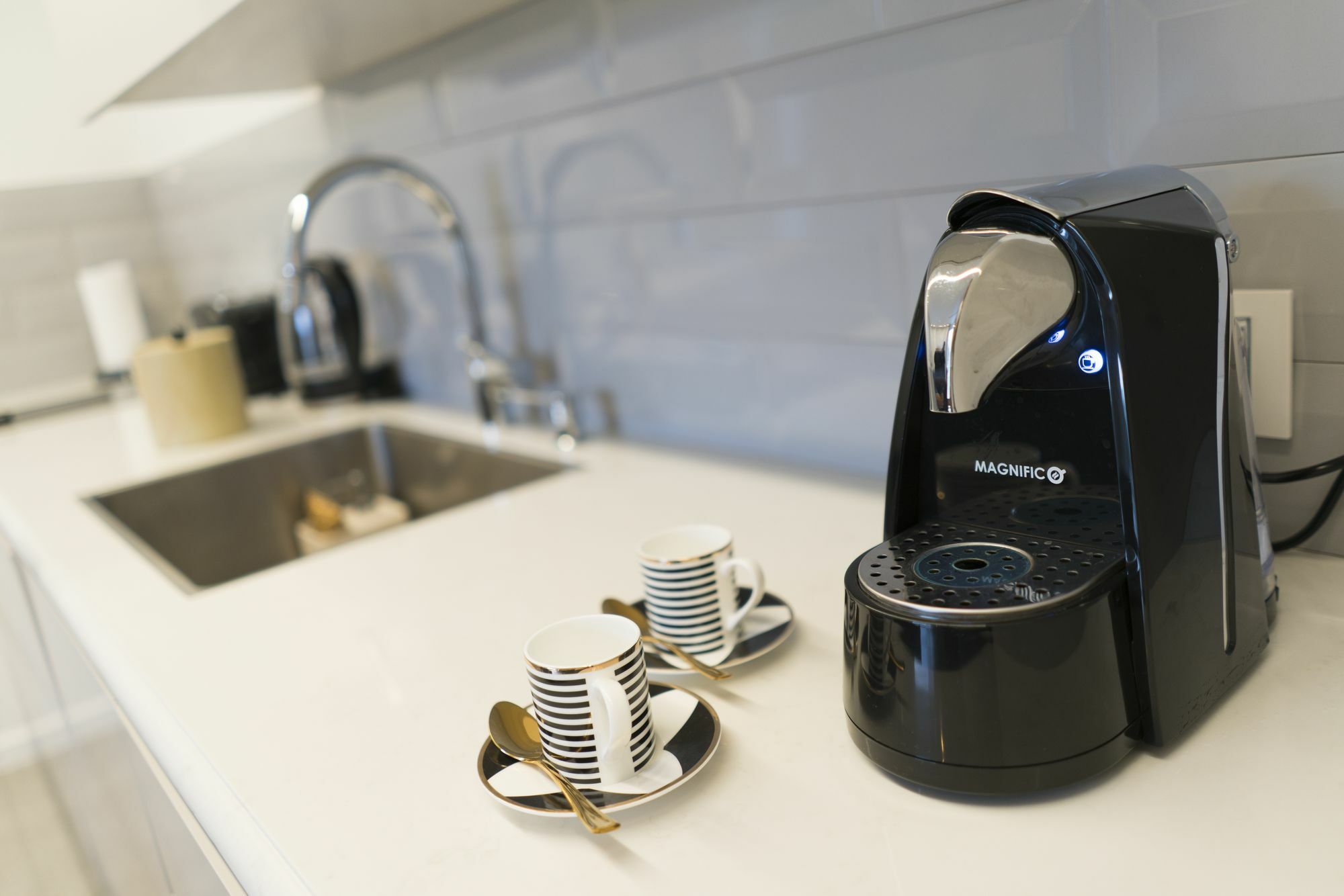 K Suites Tlv By The Beach เทลอาวีฟ ภายนอก รูปภาพ