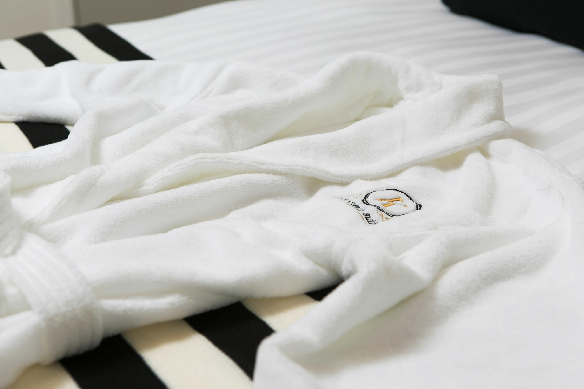 K Suites Tlv By The Beach เทลอาวีฟ ภายนอก รูปภาพ