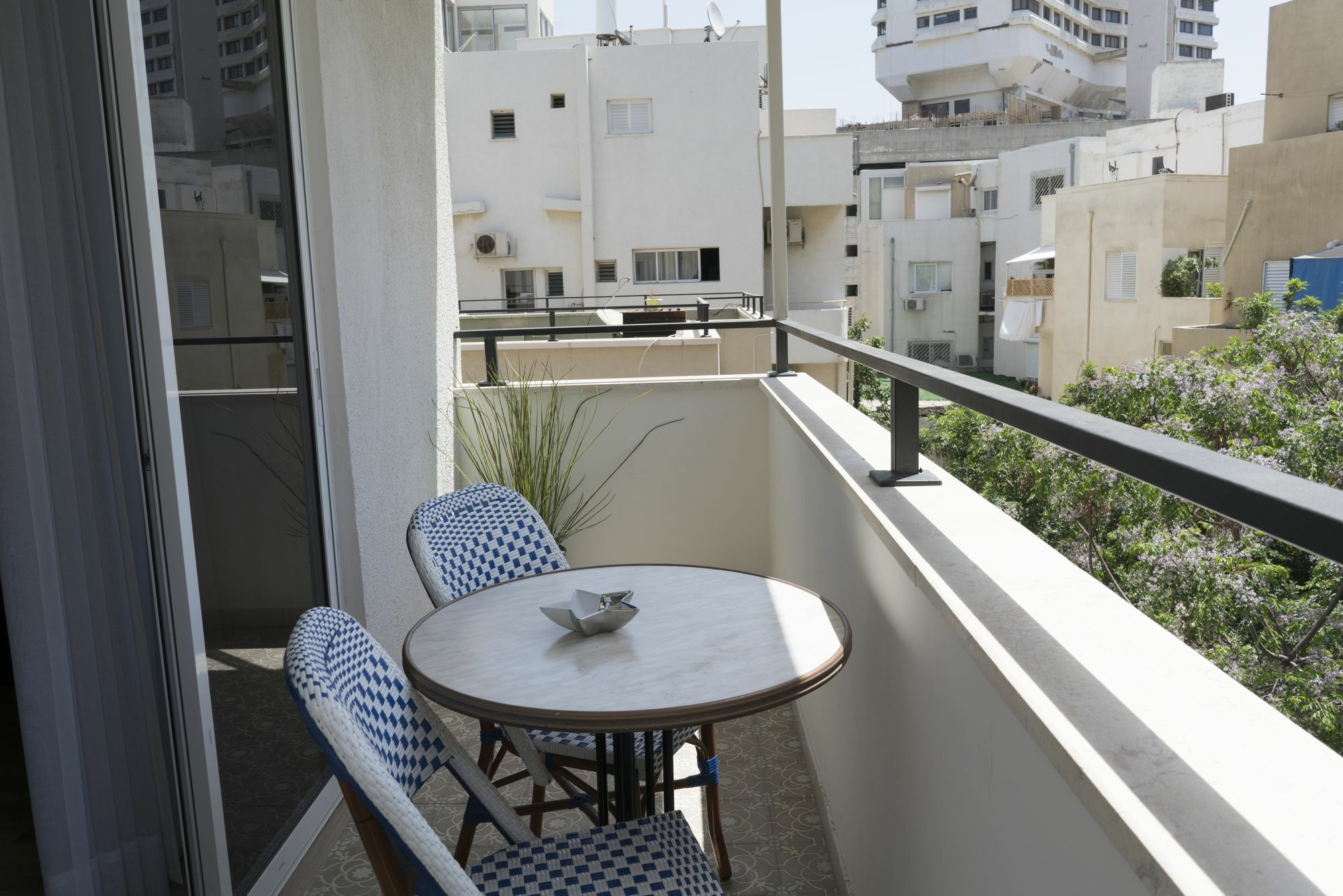 K Suites Tlv By The Beach เทลอาวีฟ ภายนอก รูปภาพ